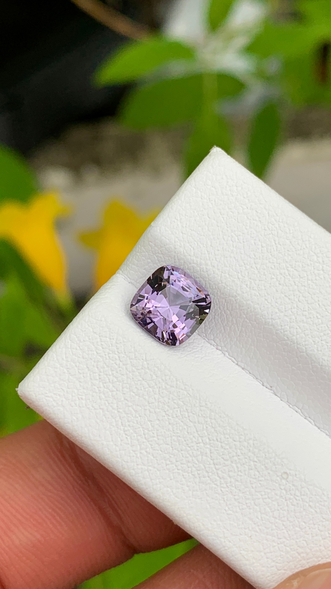 Spinello Lavanda naturale 2.17 ct — Tanzania
